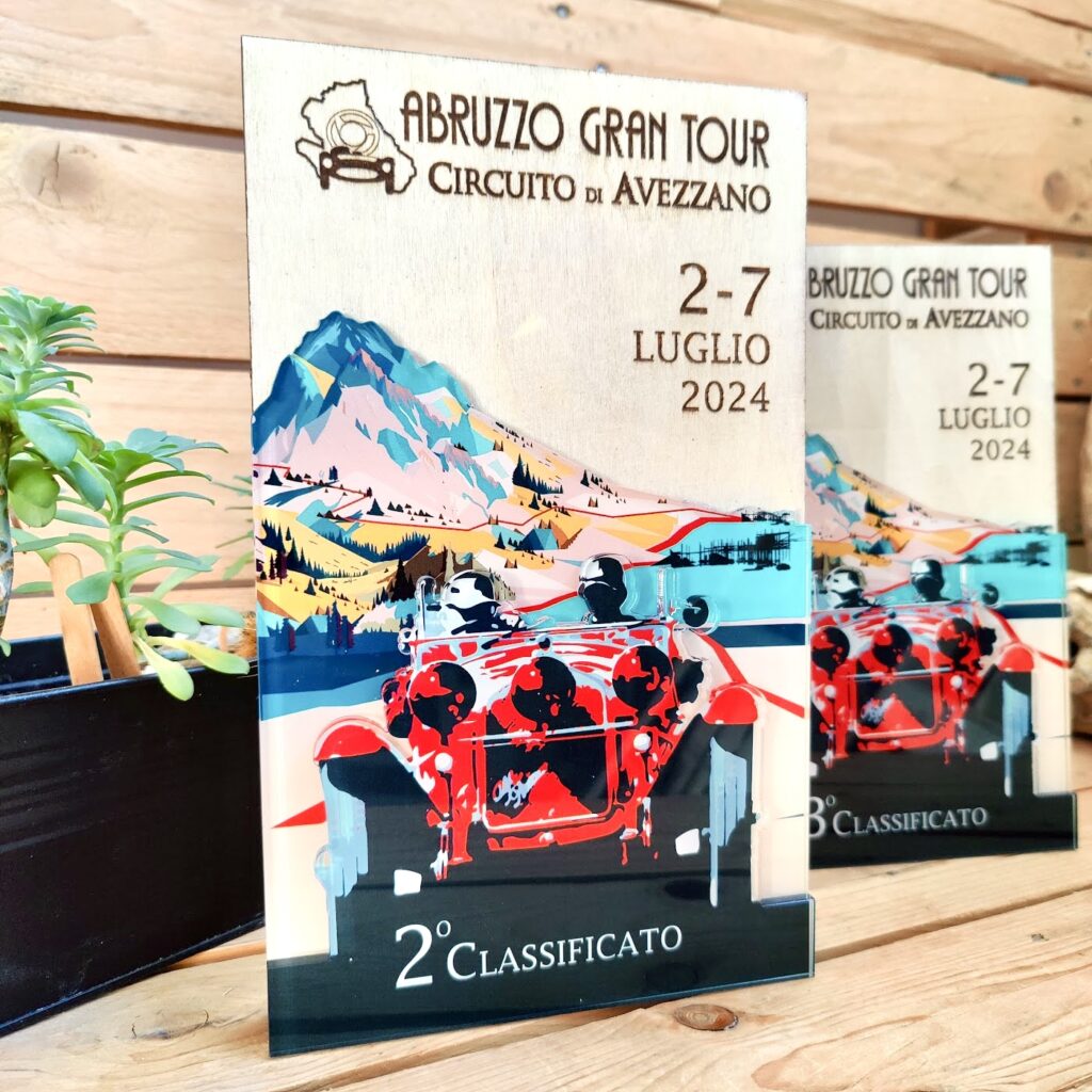 Trofei e medaglie personalizzate evento sportivo design colorato