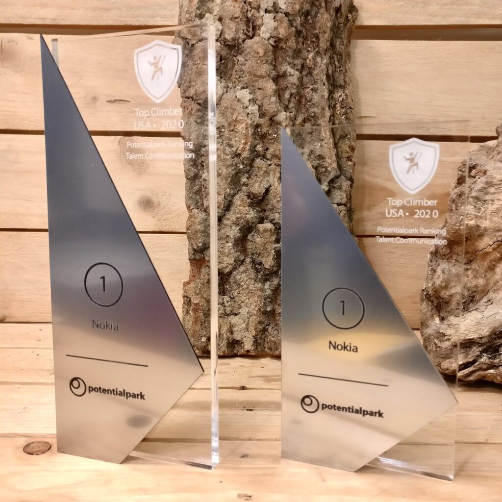 Trofeo personalizzato legno testa di lupo per evento trail running