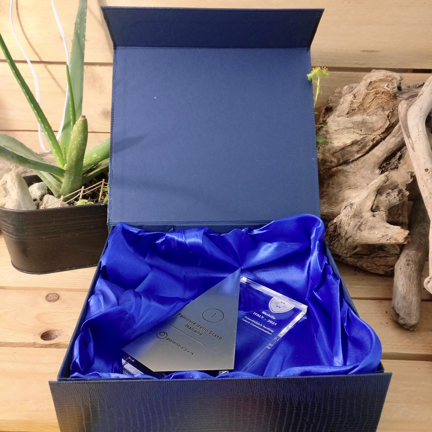 trofeo-premio-personalizzato-plexiglass-metallo-incisione-premiazione